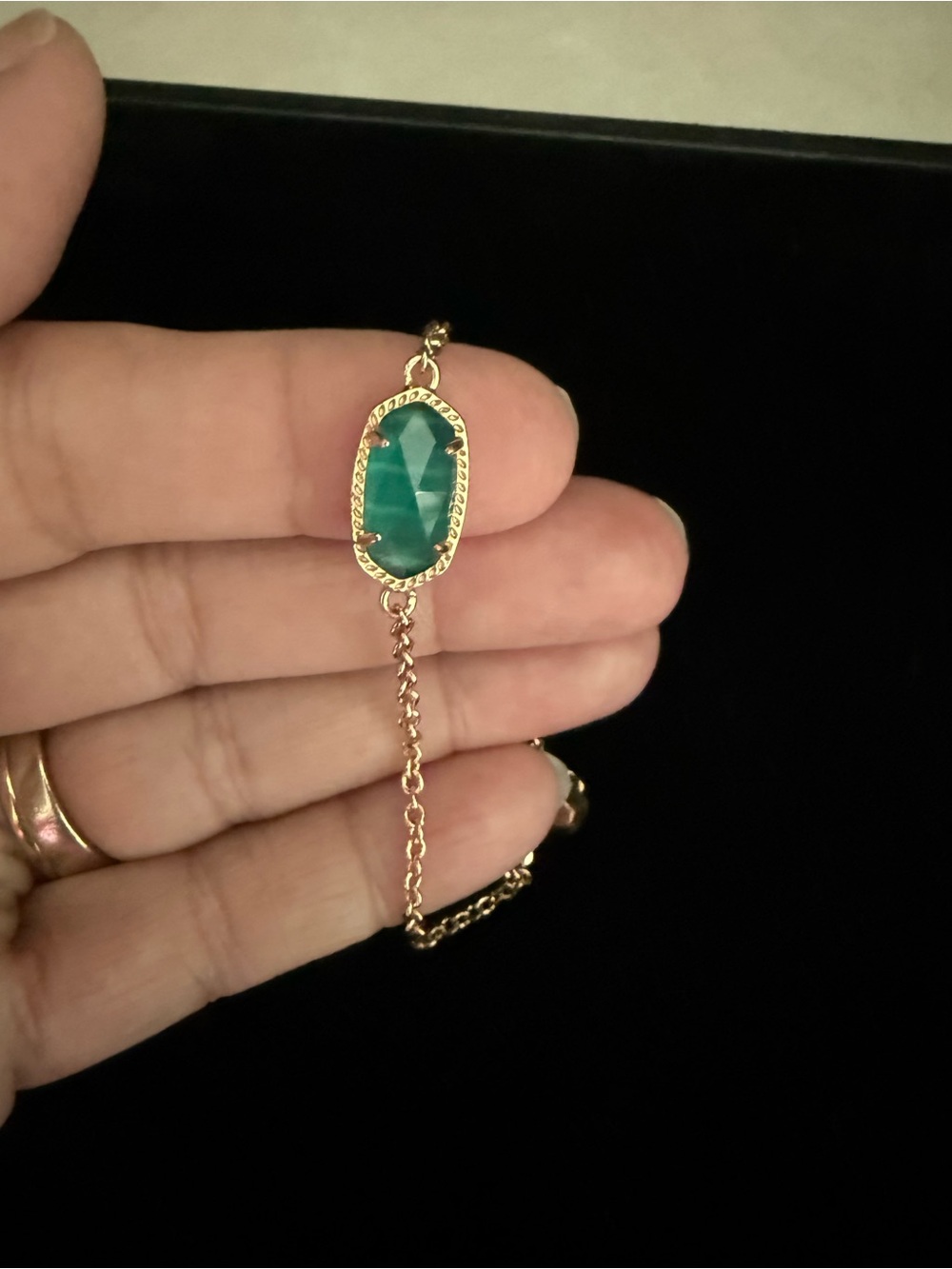 Kendra Scott Elisa Gold Bracelet in Emerald Cat’s Eye Adjustable Chain